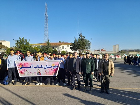 حضور دانش آموزان در مراسم صبح گاه سپاه ناحیه آمل